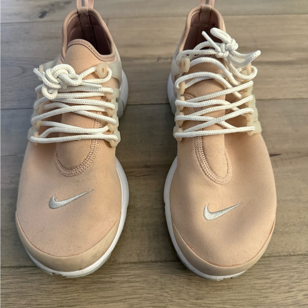 Nike Women's Light Pink Sneakers